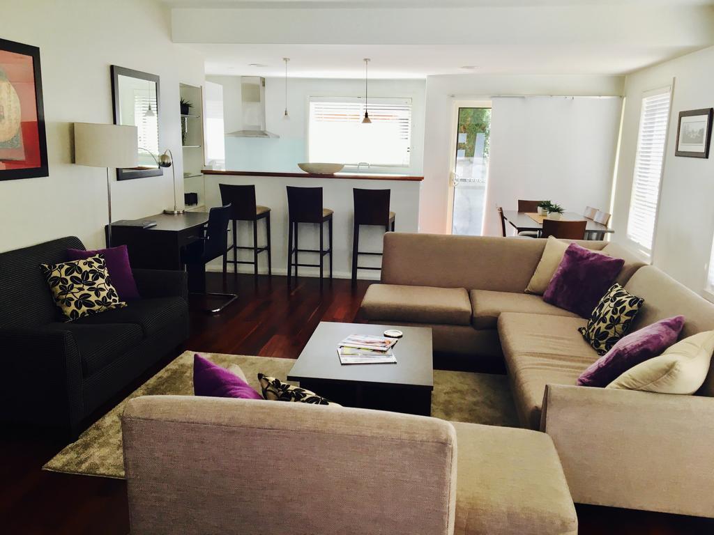 Encore Apartments บาเทิร์สต์ ภายนอก รูปภาพ